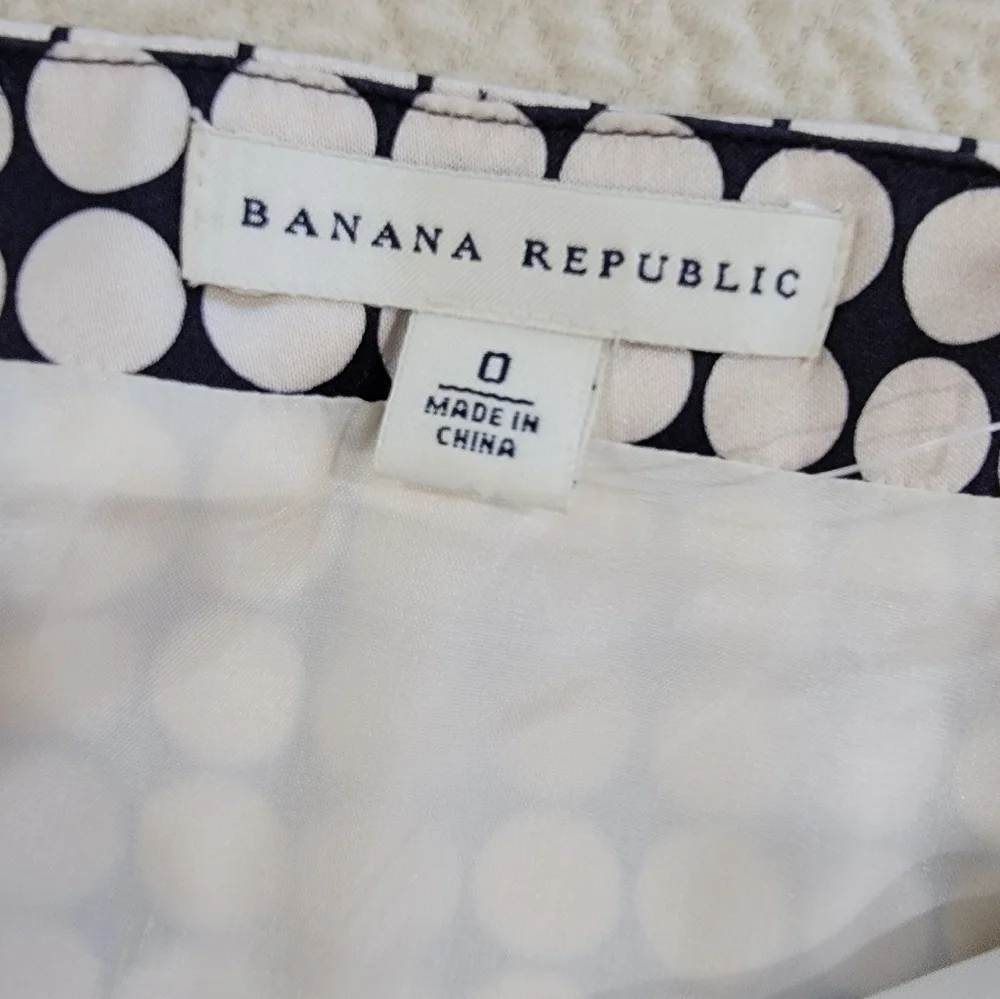 Banana Republic Silk Black and Beige  Polka Dot Skirt Women's Size 0